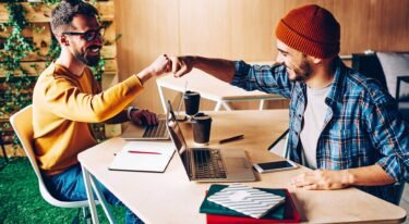 Diseño y Desarrollo de Páginas Web Diseño y Desarrollo de Páginas Web